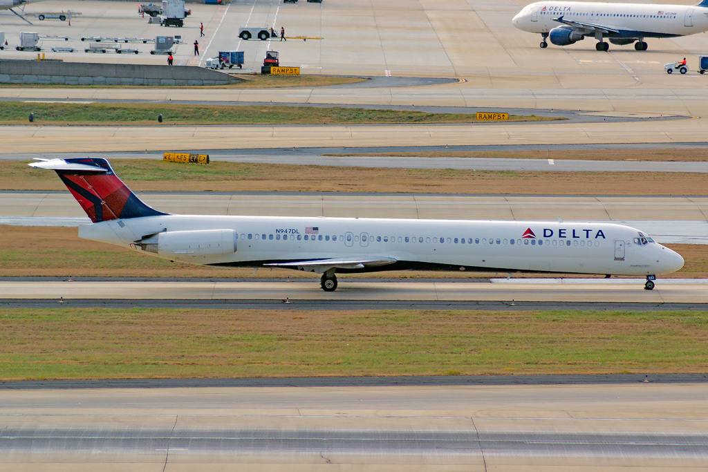 Photo of Delta Airlines N947DL, McDonnell Douglas MD-88