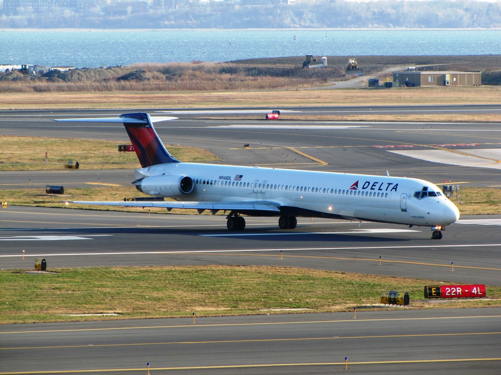 Photo of Delta Airlines N948DL, McDonnell Douglas MD-88