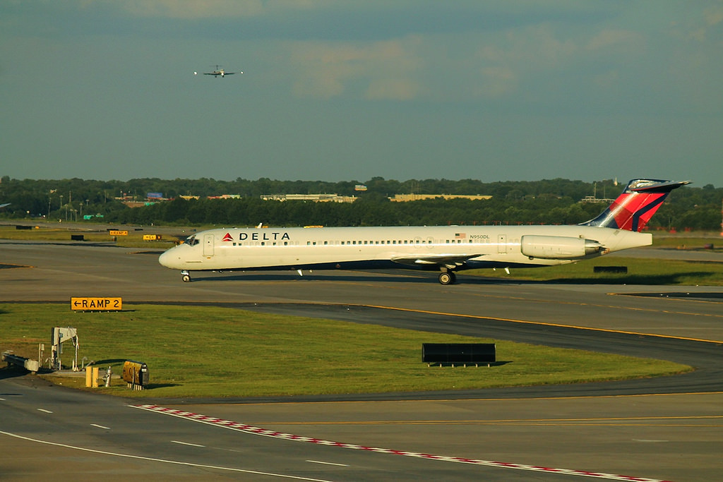 Photo of Delta Airlines N950DL, McDonnell Douglas MD-88