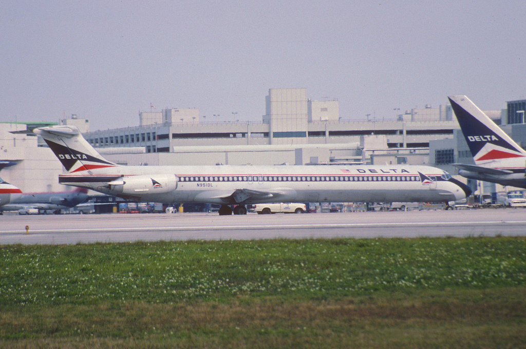 Photo of Delta Airlines N951DL, McDonnell Douglas MD-88