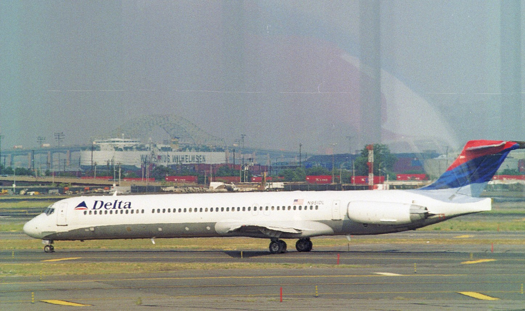 Photo of Delta Airlines N951DL, McDonnell Douglas MD-88