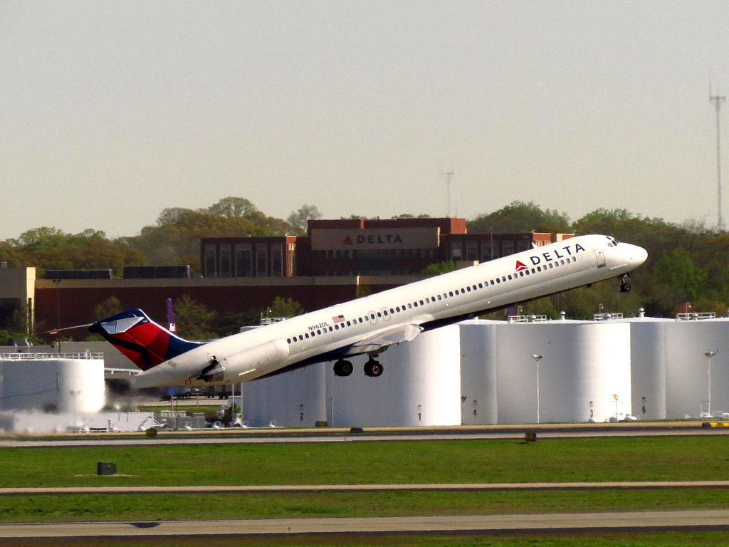 Photo of Delta Airlines N962DL, McDonnell Douglas MD-88