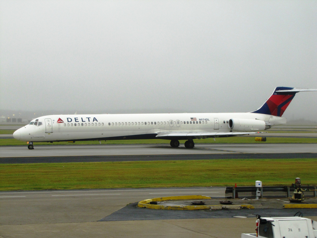 Photo of Delta Airlines N974DL, McDonnell Douglas MD-88