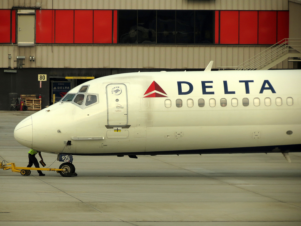 Photo of Delta Airlines N975DL, McDonnell Douglas MD-88