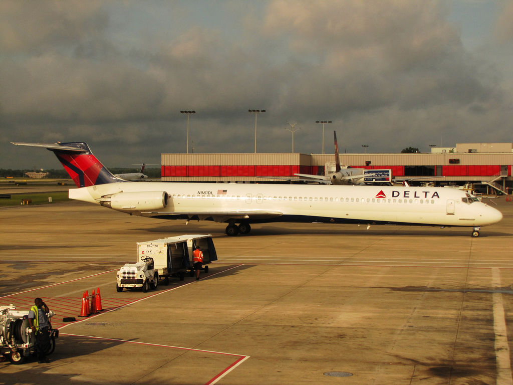 Photo of Delta Airlines N981DL, McDonnell Douglas MD-88