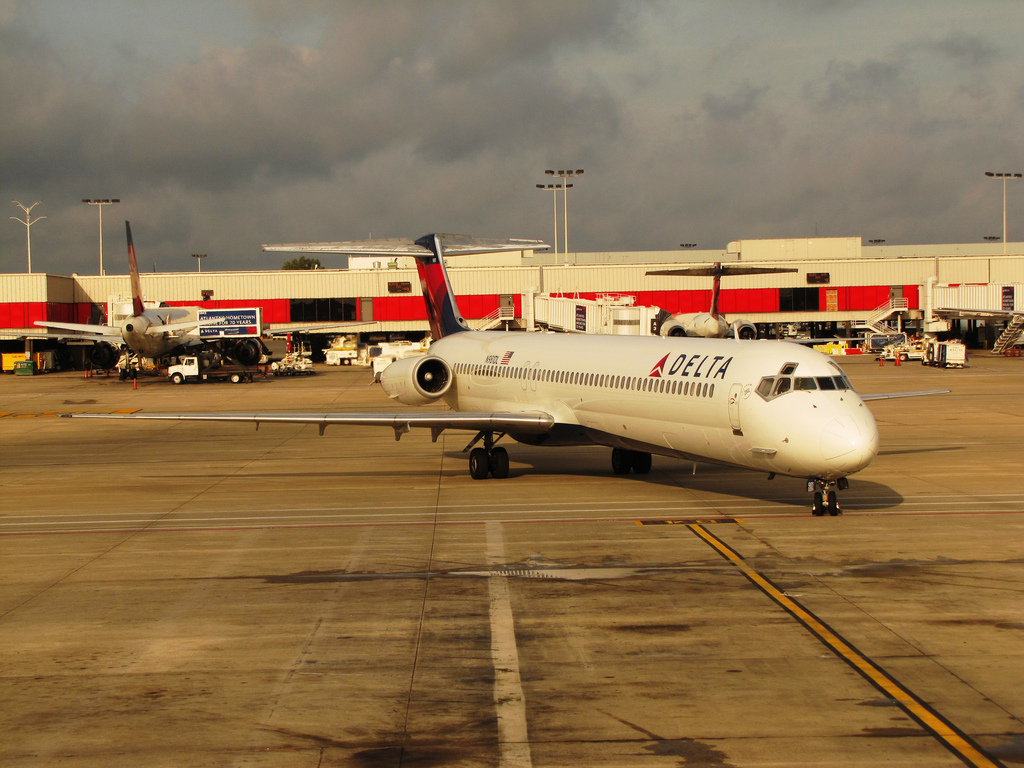 Photo of Delta Airlines N981DL, McDonnell Douglas MD-88