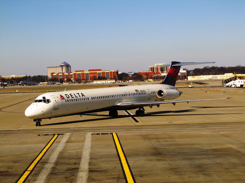 Photo of Delta Airlines N984DL, McDonnell Douglas MD-88