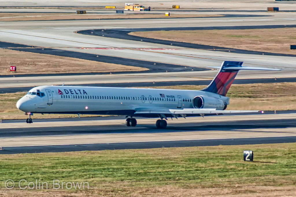 Photo of Delta Airlines N941DN, McDonnell Douglas MD-90