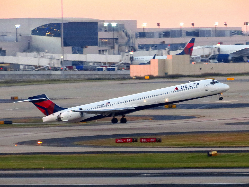 Photo of Delta Airlines N965DN, McDonnell Douglas MD-90