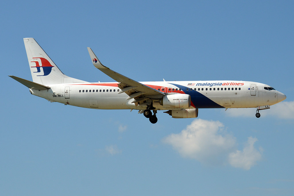 Photo of Malaysia Airlines 9M-MLL, Boeing 737-800