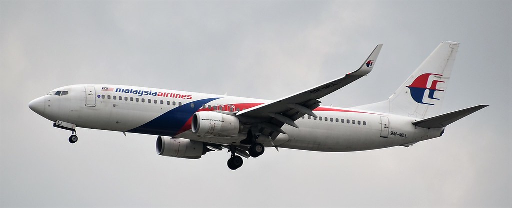 Photo of Malaysia Airlines 9M-MLL, Boeing 737-800