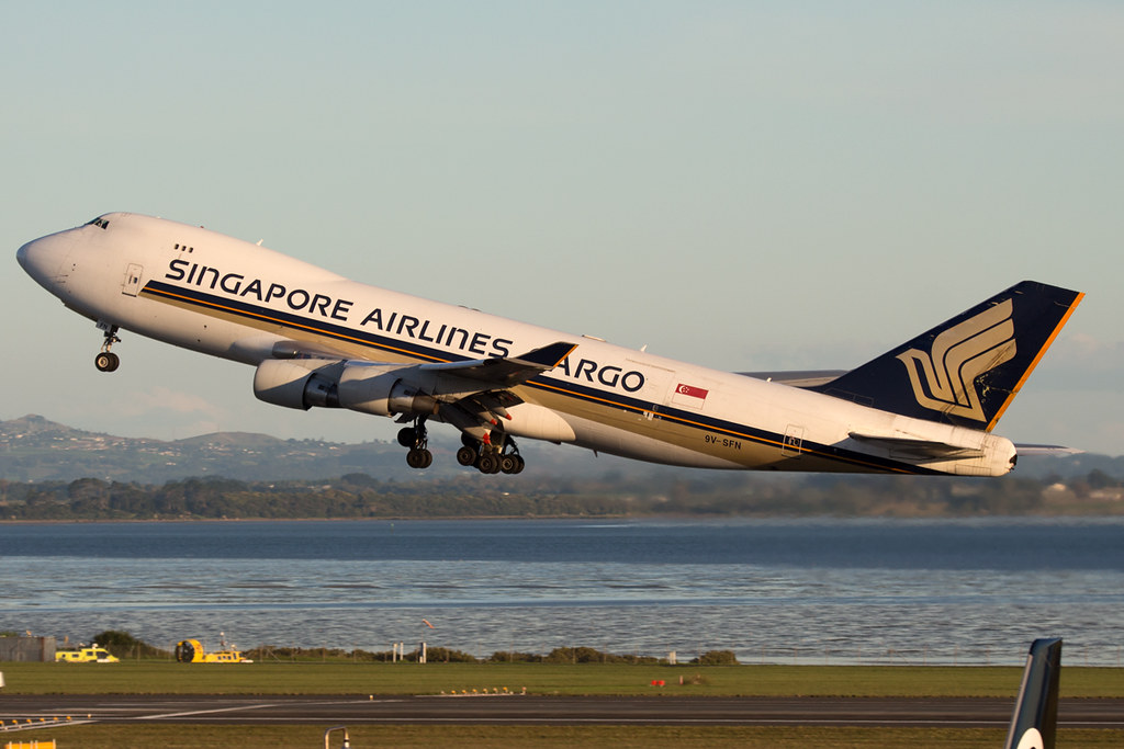 Photo of Singapore Airlines 9V-SFN, Boeing 747-400