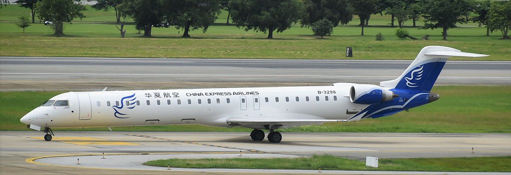 Photo of China Express Airlines B-3298, Canadair CL-600 Regional Jet CRJ-705