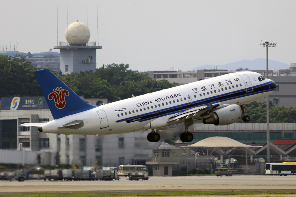 Photo of China Southern Airlines B-6200, Airbus A319