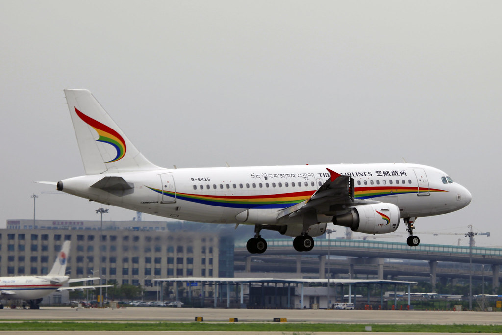 Photo of Tibet Airlines B-6425, Airbus A319