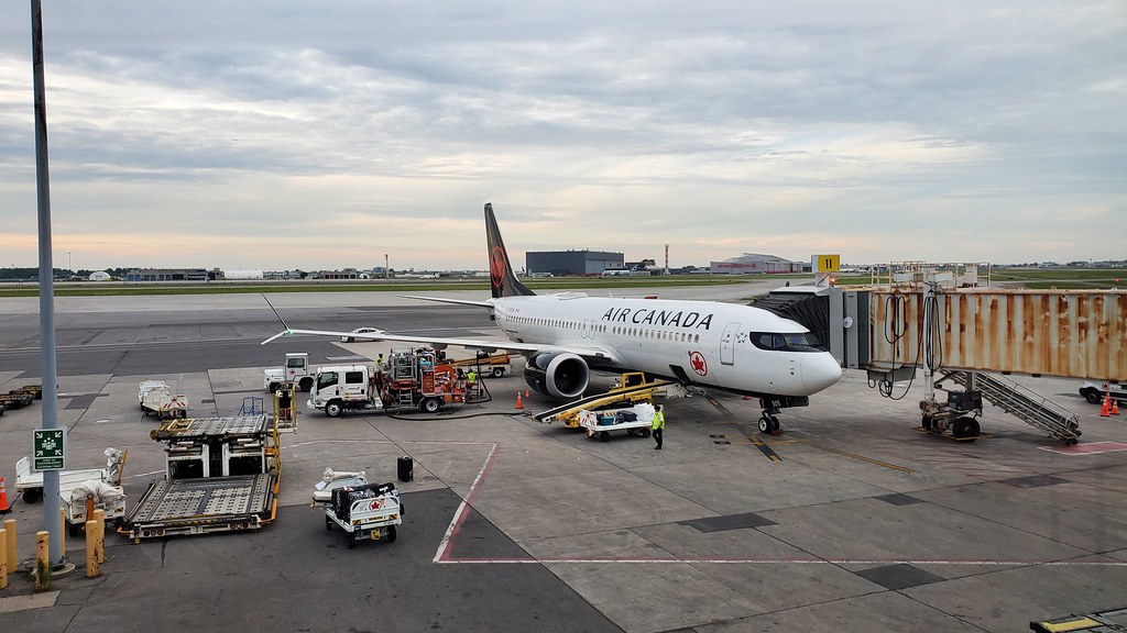 Photo of Air Canada C-FSDW, Boeing 737-800MAX