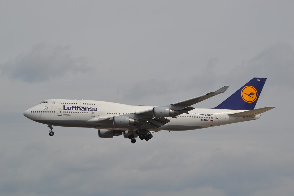 Photo of Lufthansa D-ABVY, Boeing 747-400