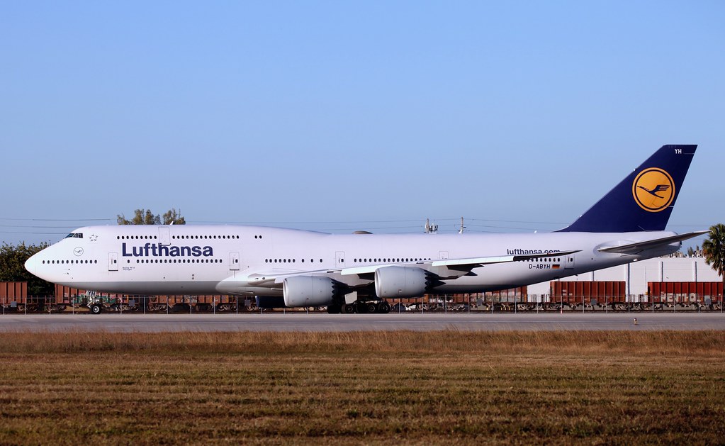 Photo of Lufthansa D-ABYH, Boeing 747-8