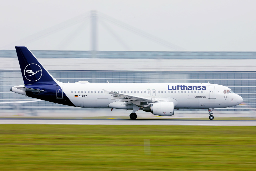 Photo of Lufthansa D-AIZD, Airbus A320