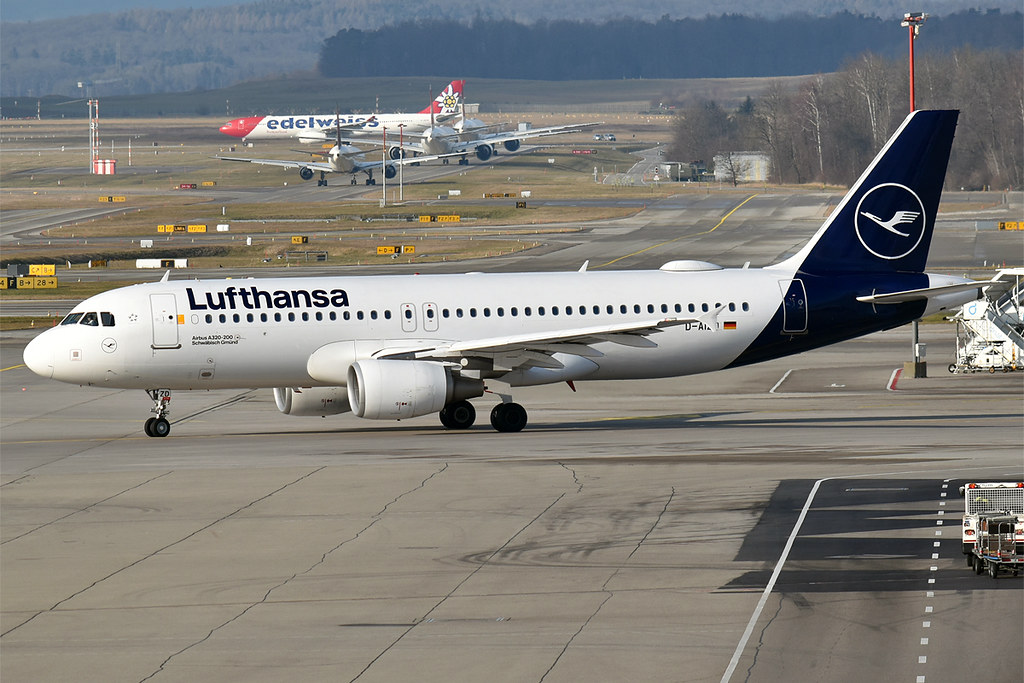 Photo of Lufthansa D-AIZD, Airbus A320