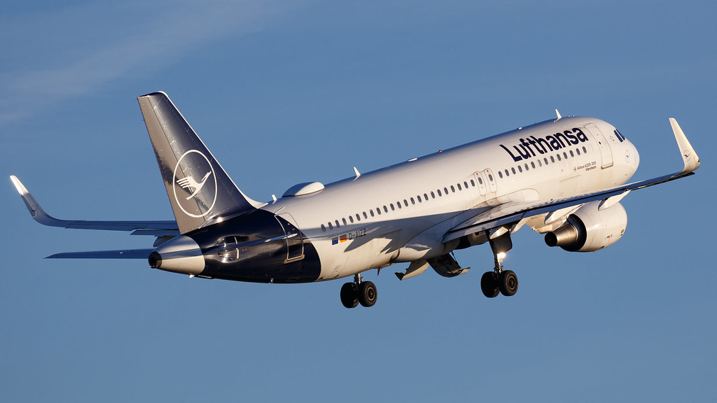 Photo of Lufthansa D-AIZZ, Airbus A320
