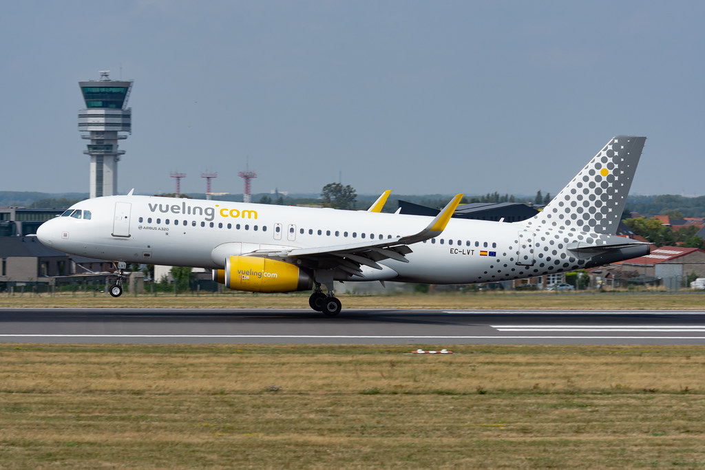 Photo of Vueling EC-LVT, Airbus A320