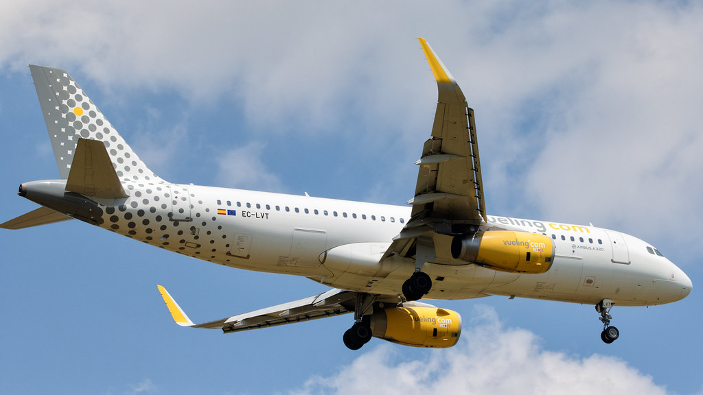Photo of Vueling EC-LVT, Airbus A320