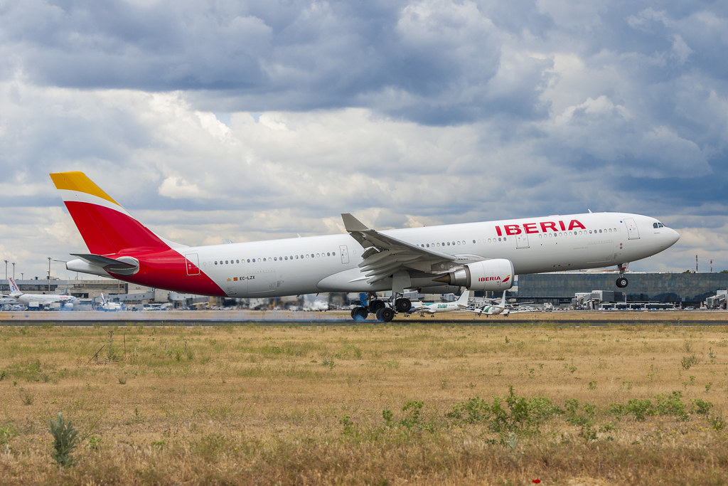 Photo of Iberia EC-LZX, Airbus A330-300