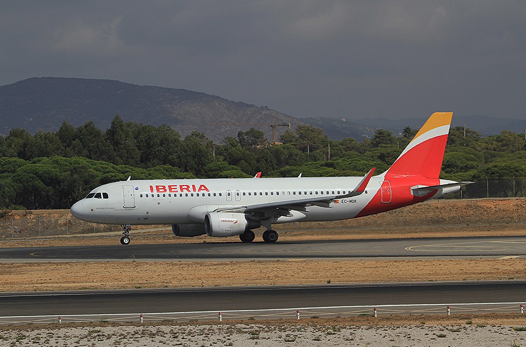 Photo of Iberia EC-MDK, Airbus A320