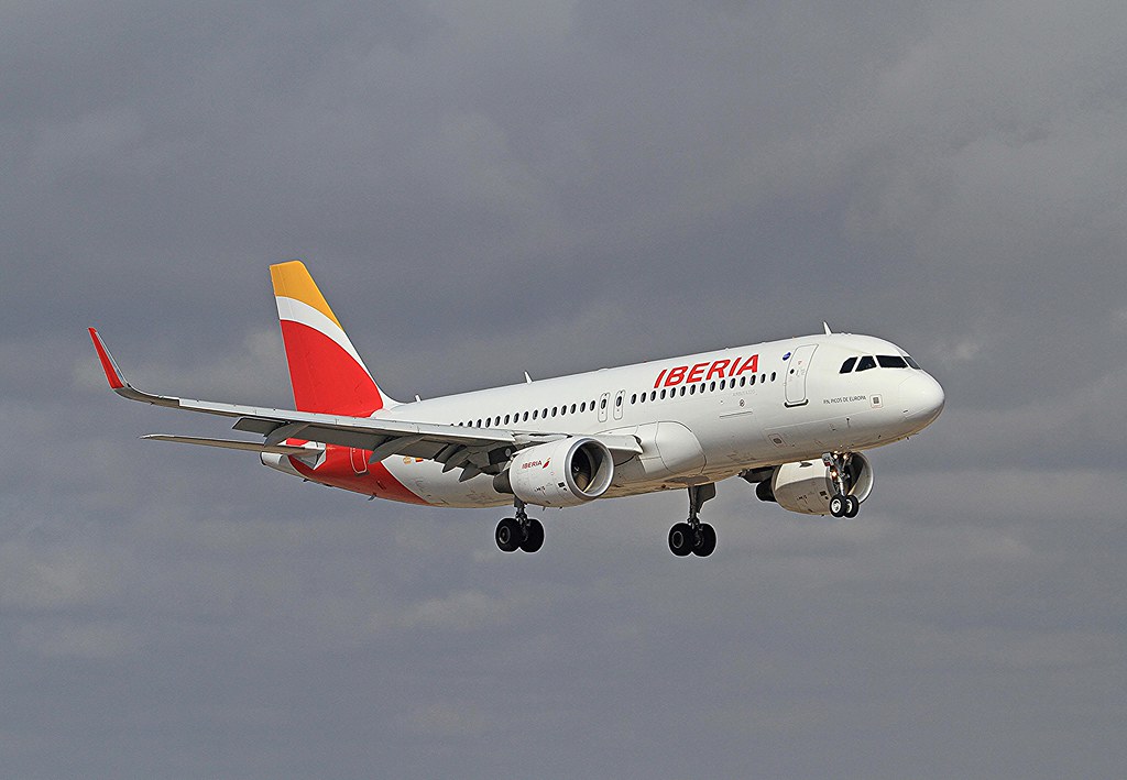 Photo of Iberia EC-MDK, Airbus A320