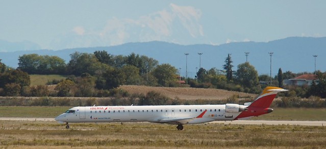 Photo of Photo of BOMBARDIER Regional Jet CRJ-1000