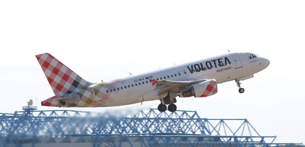 Photo of Volotea Airlines EC-MUX, Airbus A319