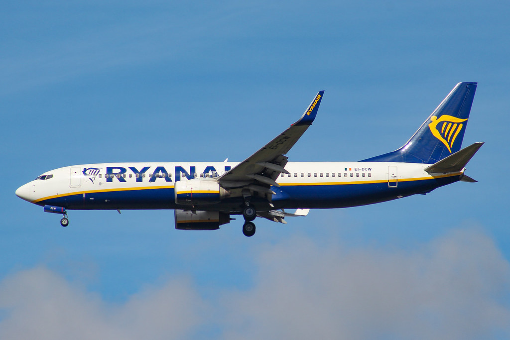 Photo of Ryanair EI-DCW, Boeing 737-800