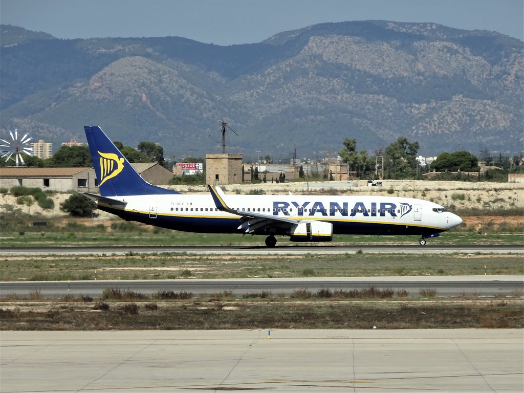 Photo of Ryanair EI-DCX, Boeing 737-800