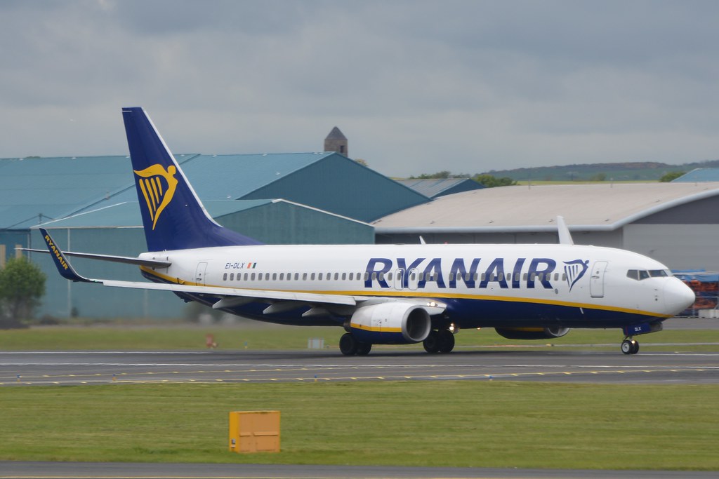 Photo of Ryanair EI-DLX, Boeing 737-800