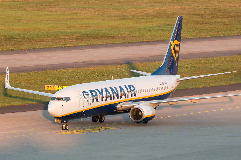 Photo of Ryanair EI-DWI, Boeing 737-800