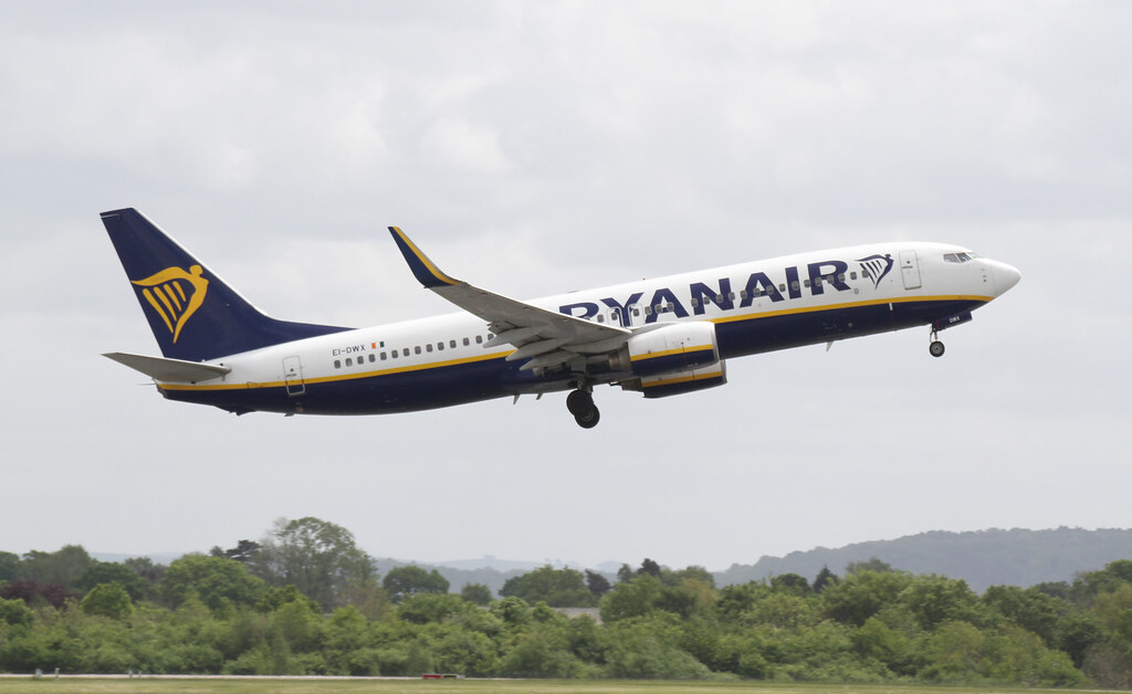 Photo of Ryanair EI-DWX, Boeing 737-800
