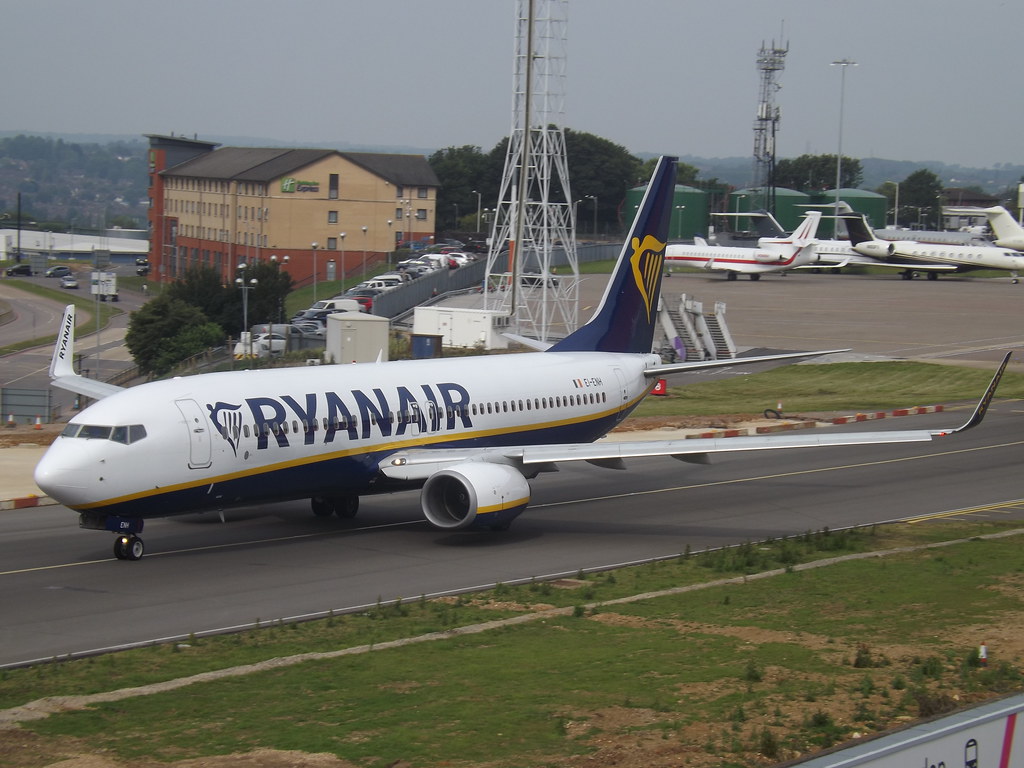 Photo of Ryanair EI-ENH, Boeing 737-800