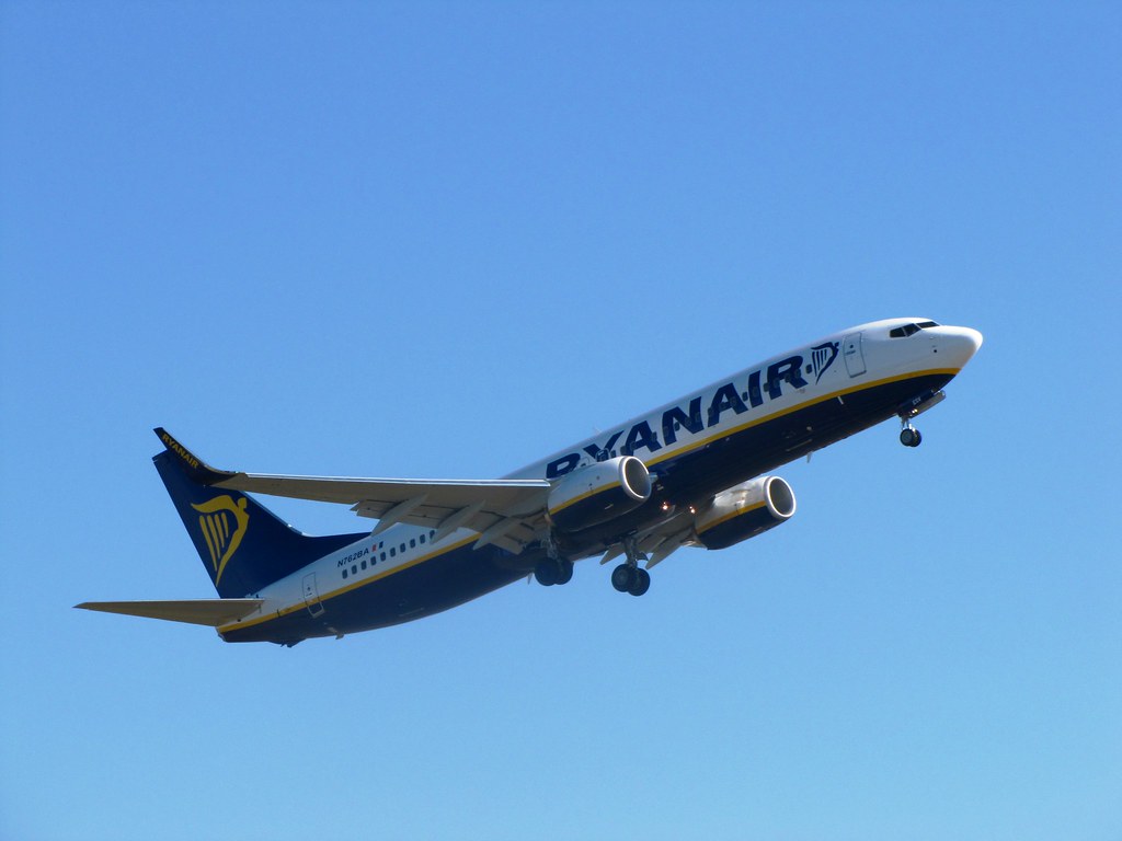 Photo of Ryanair EI-ESV, Boeing 737-800