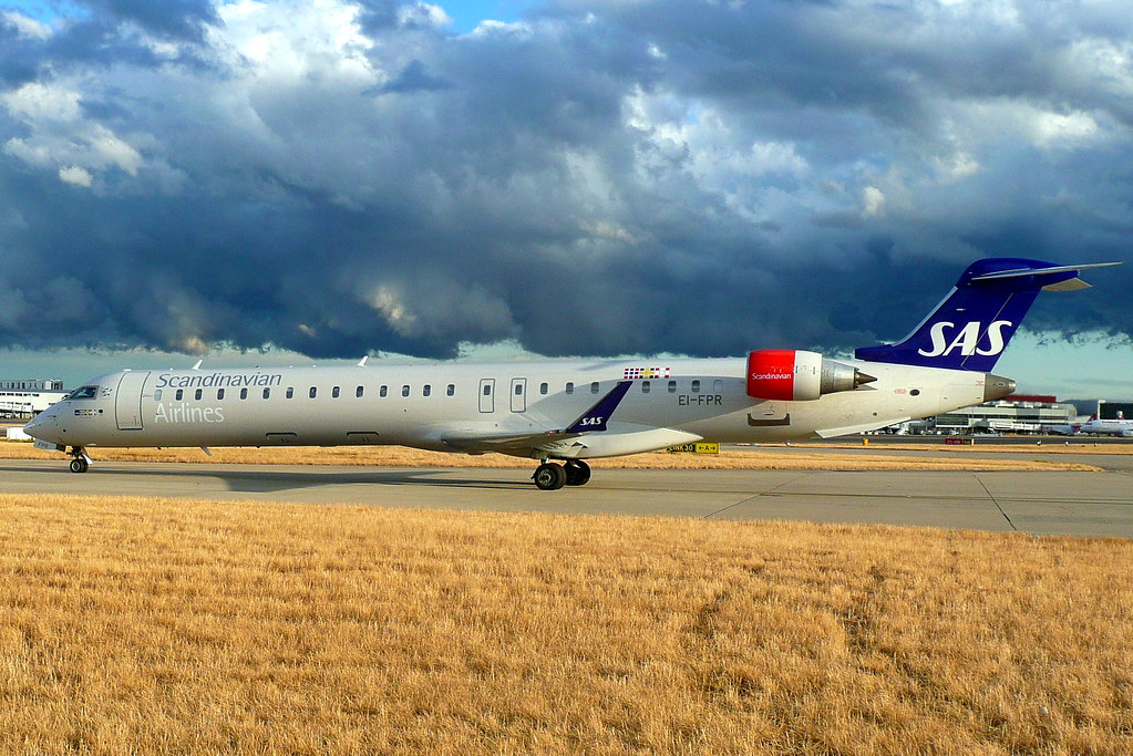 Photo of SAS Scandinavian Airlines EI-FPR, Canadair CL-600 Regional Jet CRJ-705