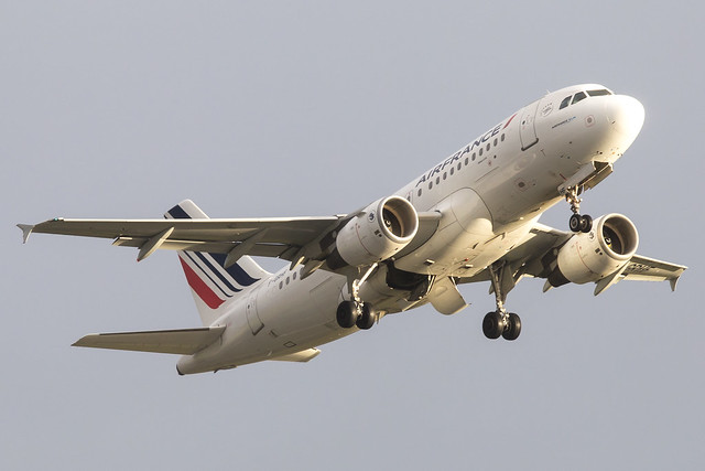 Photo of Photo of Airbus A319