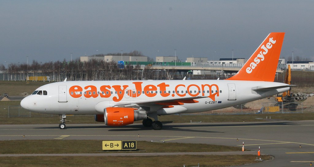 Photo of Easyjet G-EZBT, Airbus A319