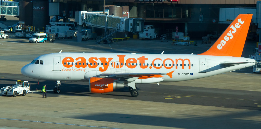 Photo of Easyjet G-EZBV, Airbus A319