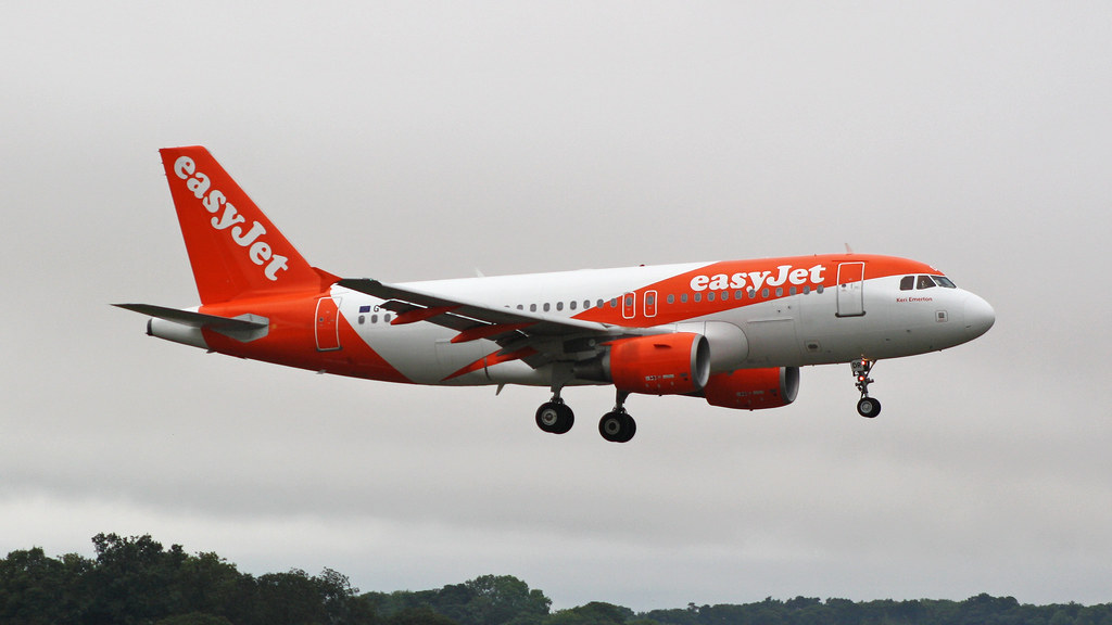Photo of Easyjet G-EZDR, Airbus A319