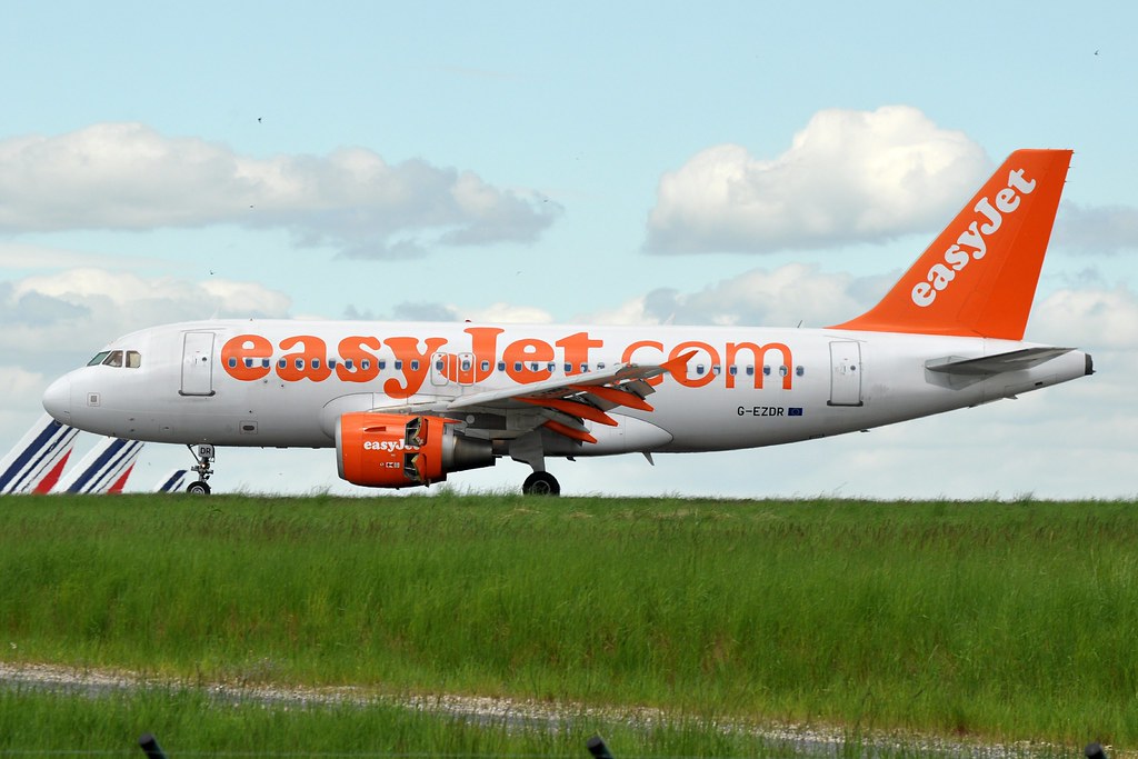 Photo of Easyjet G-EZDR, Airbus A319