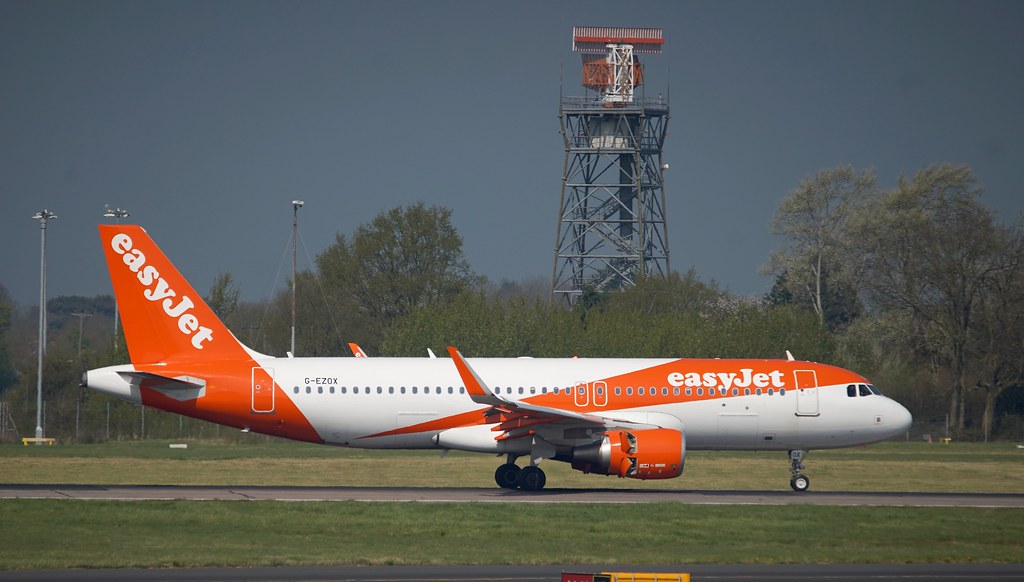 Photo of Easyjet G-EZOX, Airbus A320