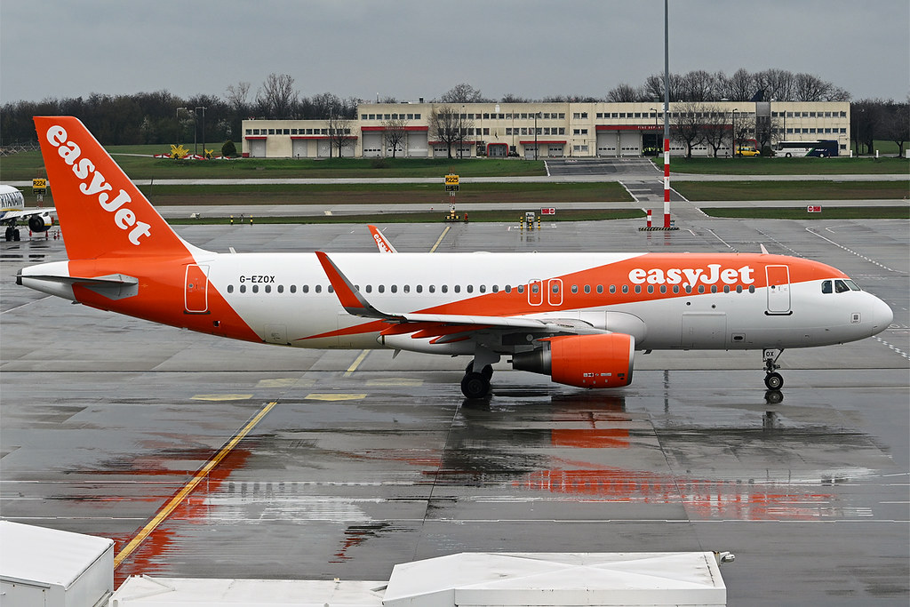 Photo of Easyjet G-EZOX, Airbus A320