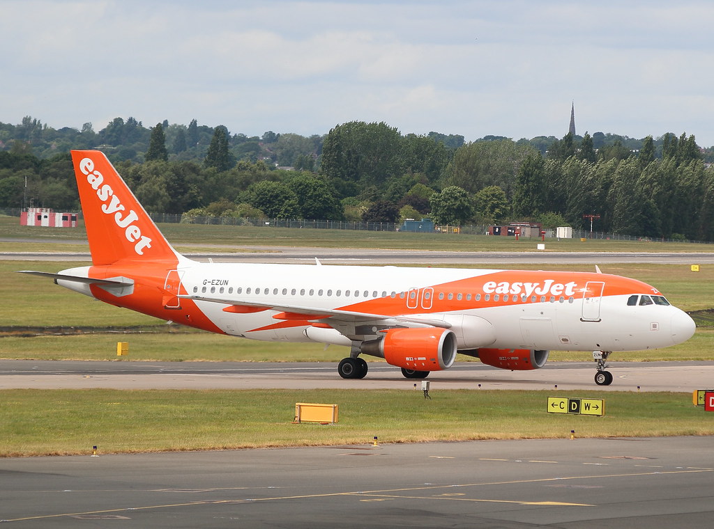 Photo of Easyjet G-EZUN, Airbus A320