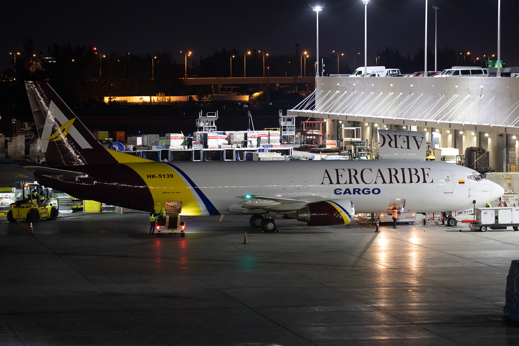 Photo of AerCaribe HK-5139, Boeing 737-400