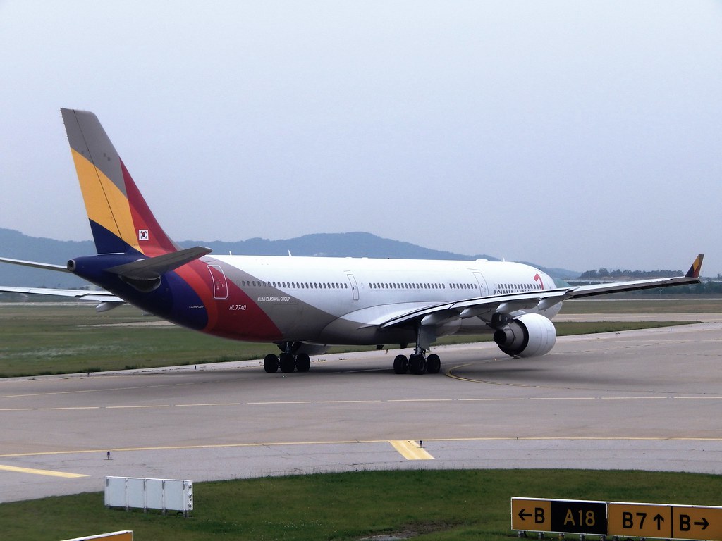 Photo of Asiana Airlines HL7740, Airbus A330-300